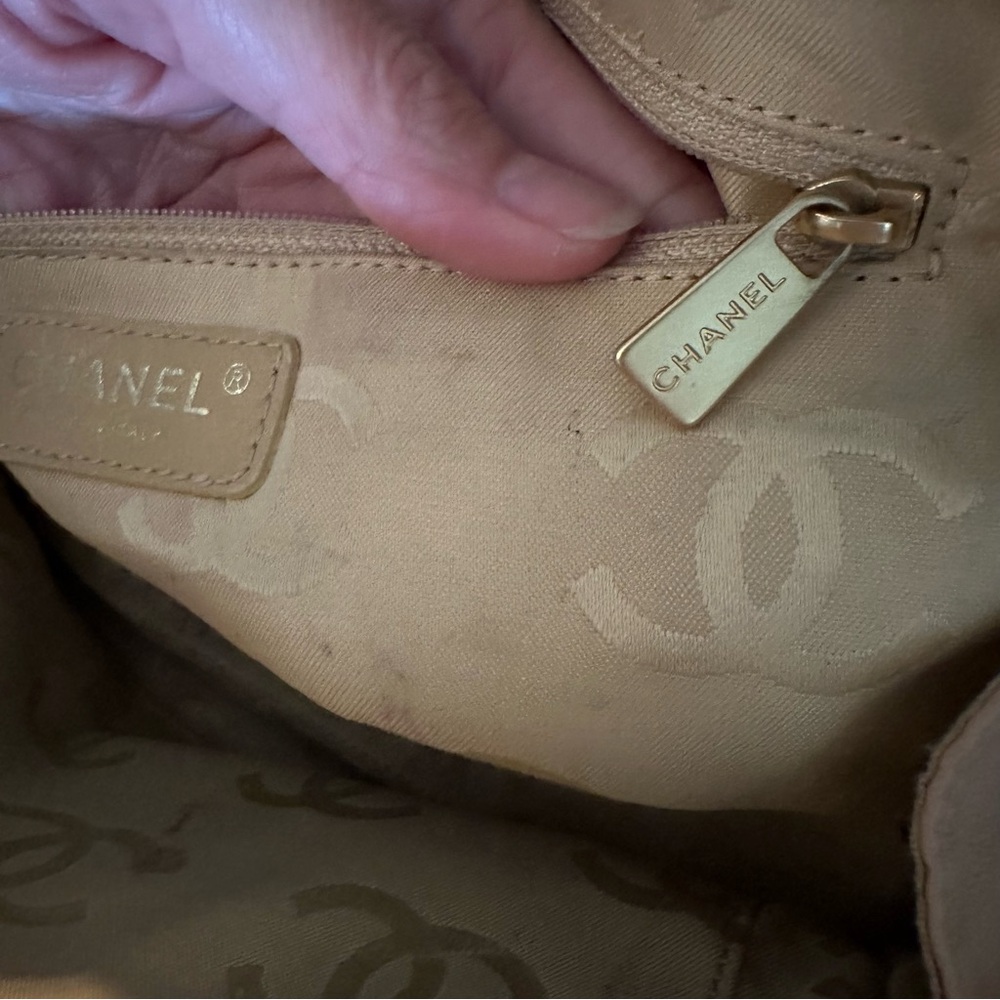 Authentic Chanel Quilted Handbag - Picture 4 of 16